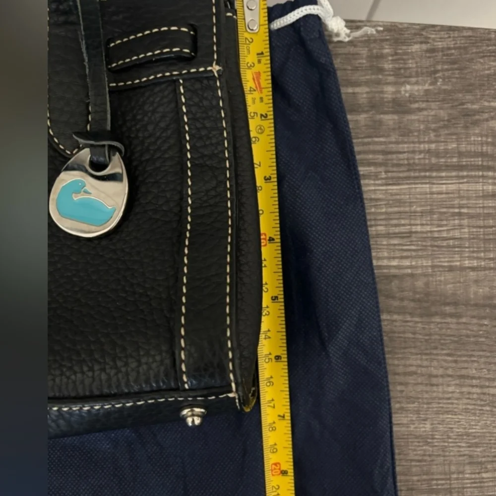 Dooney & Bourke Black Pebbled Leather Shouder Bag with Blue Duck Hangtag - Picture 11 of 11